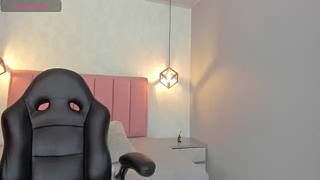 SUNNYCYRUS online show from October 31, 12:39 pm