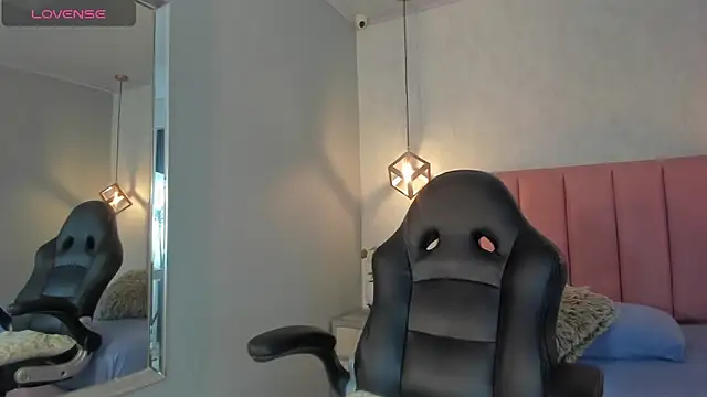 SUNNYCYRUS online show from November 19, 12:38 pm