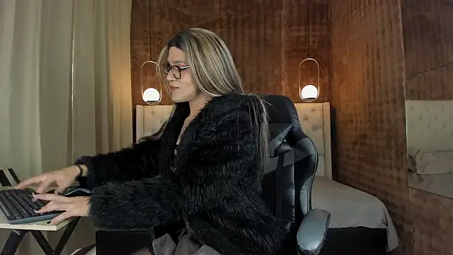 Snapshot of vitta_alfayed chatting on January 5, 12:53 pm vitta alfayed online show from January 5, 12:53 pm