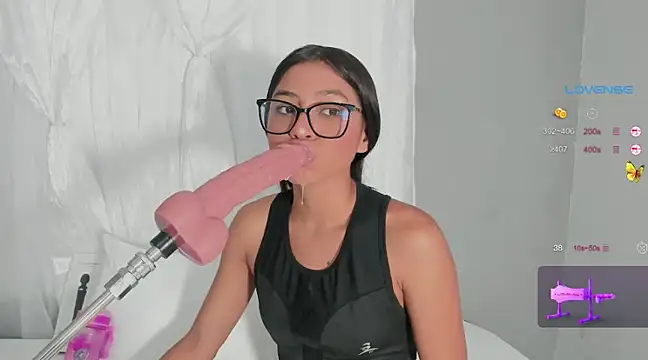Luna cute 2 online show from February 19, 10:31 pm