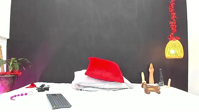 Snapshot of Luna_smit08 chatting on October 6, 9:01 pm Luna smit08 online show from October 6, 9:01 pm