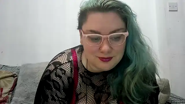 Snapshot of Bustycurves chatting on April 3, 11:25 pm Bustycurves online show from April 3, 11:25 pm
