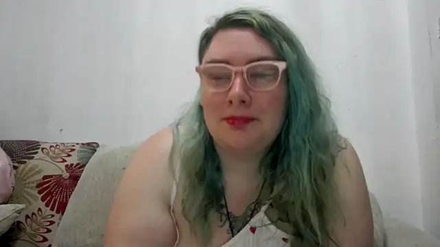 Snapshot of Bustycurves chatting on April 19, 12:00 am Bustycurves online show from April 19, 12:00 am