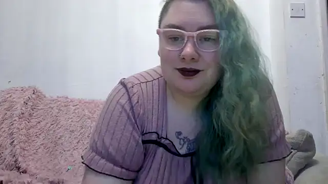 Snapshot of Bustycurves chatting on April 20, 10:55 pm Bustycurves online show from April 20, 10:55 pm