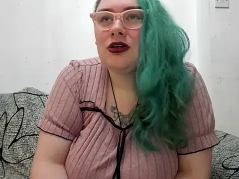 Snapshot of Bustycurves chatting on April 29, 1:32 am Bustycurves online show from April 29, 1:32 am