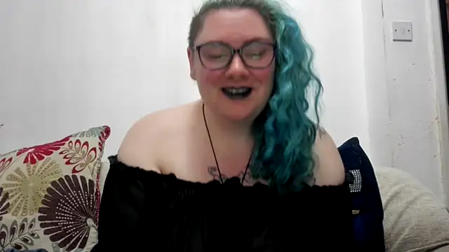 Snapshot of Bustycurves chatting on June 12, 11:46 pm Bustycurves online show from June 12, 11:46 pm
