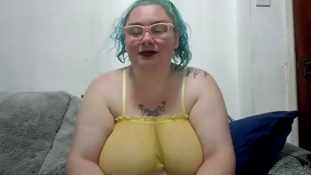 Snapshot of Bustycurves chatting on July 17, 9:41 pm Bustycurves online show from July 17, 9:41 pm