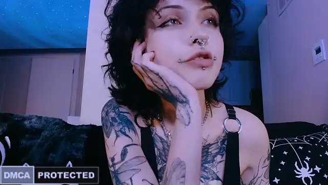 NaughtyLittleFox online show from May 1, 5:23 am