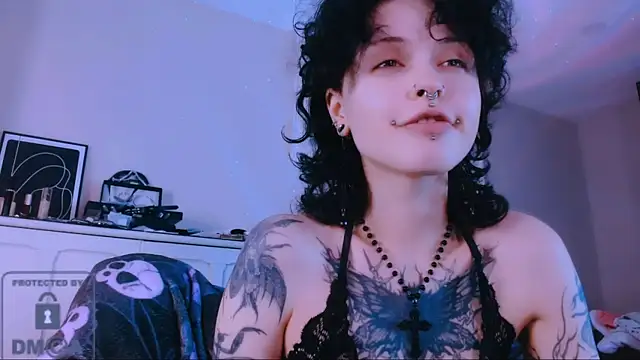 NaughtyLittleFox online show from June 15, 4:47 am