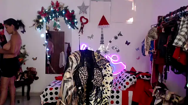 Snapshot of brigitht chatting on December 12, 1:39 pm brigitht online show from December 12, 1:39 pm