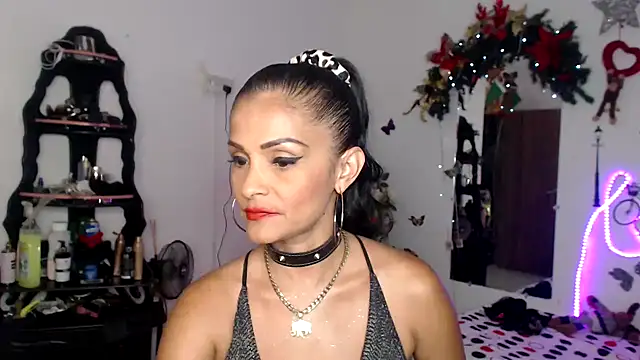 Snapshot of brigitht chatting on December 13, 1:48 am brigitht online show from December 13, 1:48 am