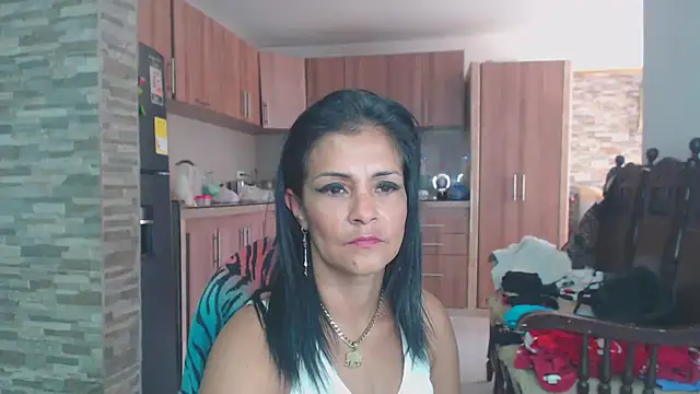 Snapshot of brigitht chatting on January 12, 4:50 pm brigitht online show from January 12, 4:50 pm