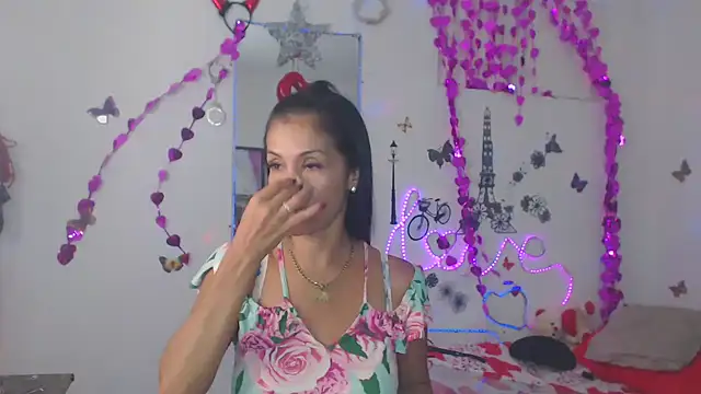 Snapshot of brigitht chatting on February 5, 1:37 am brigitht online show from February 5, 1:37 am