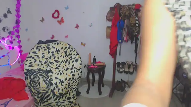 Snapshot of brigitht chatting on February 13, 11:37 pm brigitht online show from February 13, 11:37 pm