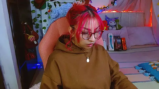 Snapshot of Littlerouse_ chatting on May 6, 8:19 am Littlerouse online show from May 6, 8:19 am