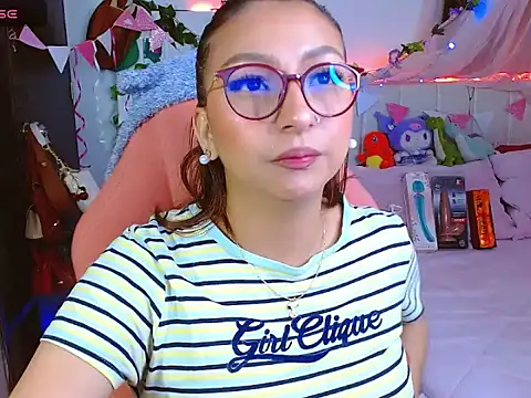 Snapshot of Littlerouse_ chatting on July 22, 9:12 am Littlerouse online show from July 22, 9:12 am