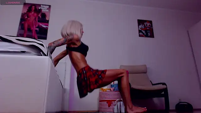 Snapshot of Sonja_Stripper_Ray chatting on November 8, 9:20 am Sonja Stripper Ray online show from November 8, 9:20 am