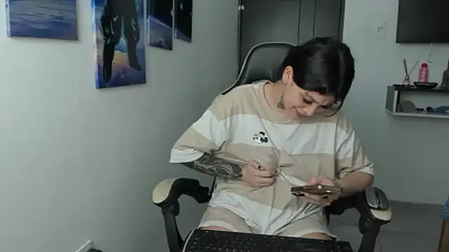 naomi berckley online show from December 18, 6:41 am