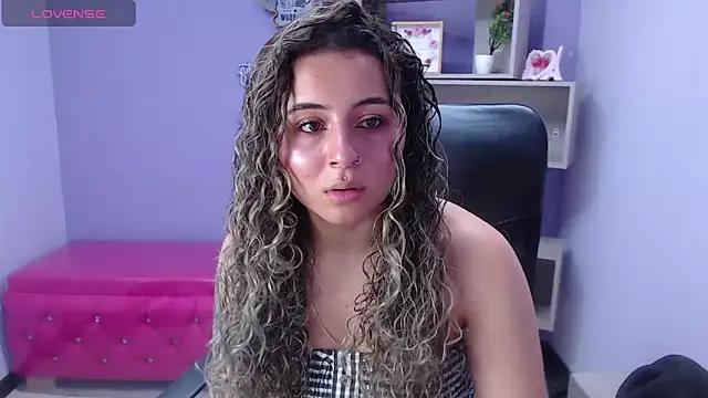 Snapshot of celeste_blue69 chatting on January 17, 2:50 am celeste blue69 online show from January 17, 2:50 am