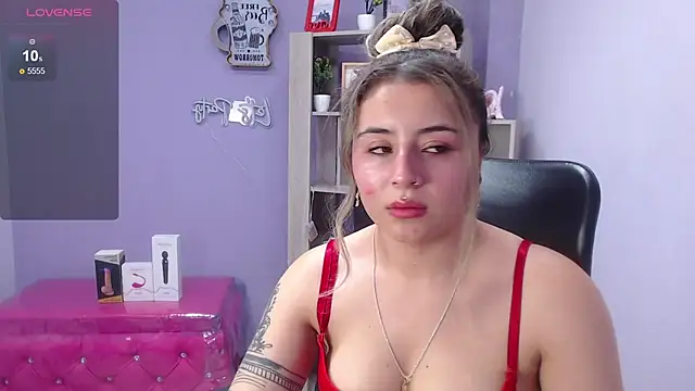 Snapshot of celeste_blue69 chatting on January 22, 6:42 am celeste blue69 online show from January 22, 6:42 am