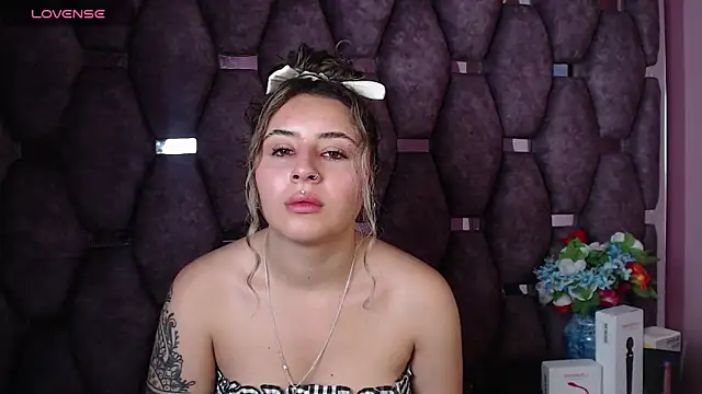 Snapshot of celeste_blue69 chatting on February 9, 7:49 am celeste blue69 online show from February 9, 7:49 am