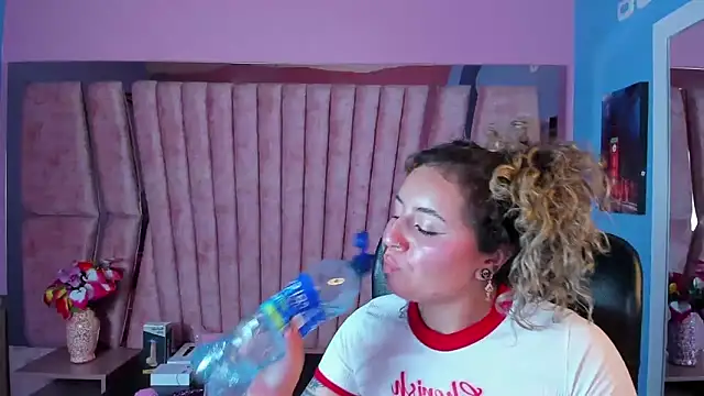Snapshot of celeste_blue69 chatting on February 11, 7:54 am celeste blue69 online show from February 11, 7:54 am