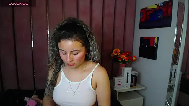 Snapshot of celeste_blue69 chatting on February 12, 3:07 am celeste blue69 online show from February 12, 3:07 am