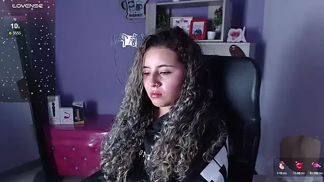 Snapshot of celeste_blue69 chatting on February 18, 8:59 am celeste blue69 online show from February 18, 8:59 am