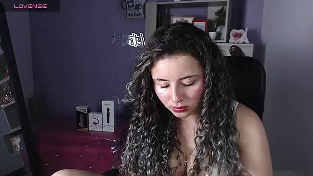 Snapshot of celeste_blue69 chatting on February 21, 5:02 am celeste blue69 online show from February 21, 5:02 am