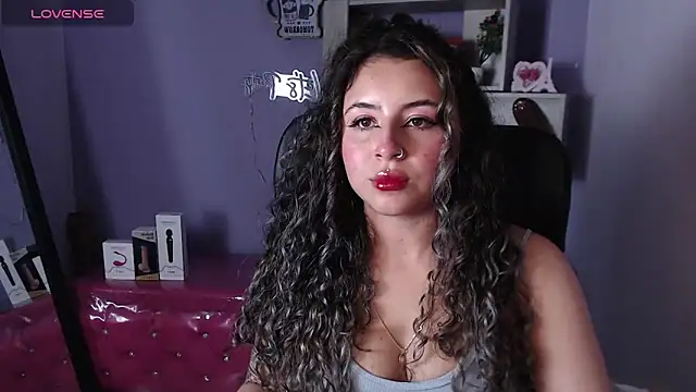 Snapshot of celeste_blue69 chatting on February 22, 5:55 am celeste blue69 online show from February 22, 5:55 am