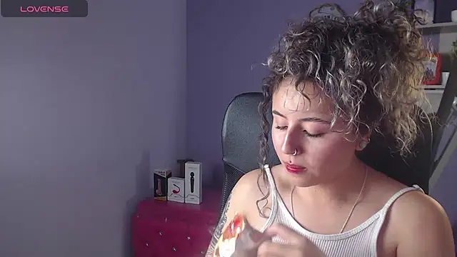 Snapshot of celeste_blue69 chatting on March 6, 9:36 am celeste blue69 online show from March 6, 9:36 am