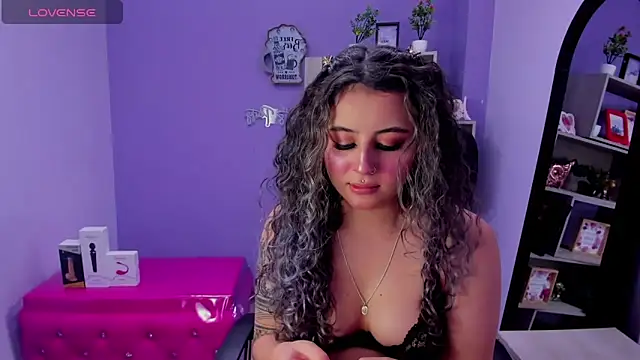 Snapshot of celeste_blue69 chatting on March 15, 2:46 am celeste blue69 online show from March 15, 2:46 am