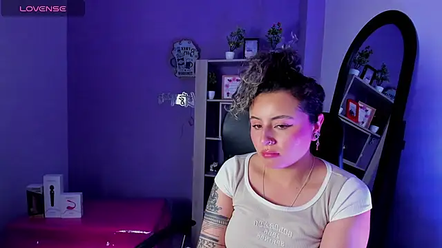 Snapshot of celeste_blue69 chatting on March 18, 9:09 am celeste blue69 online show from March 18, 9:09 am