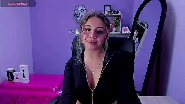 Snapshot of celeste_blue69 chatting on March 21, 2:28 am celeste blue69 online show from March 21, 2:28 am