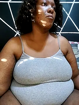 YummyChocolatexx2 online show from February 11, 5:45 am