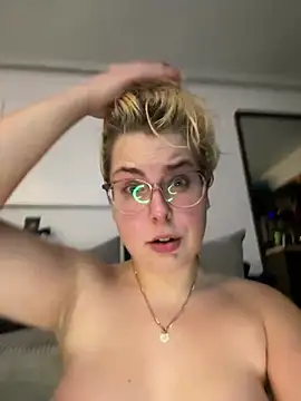 Livewithlucy online show from December 27, 9:54 pm