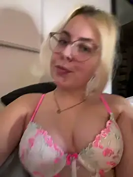 Livewithlucy online show from December 29, 3:46 pm