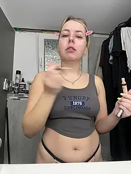 Livewithlucy online show from March 9, 9:57 am