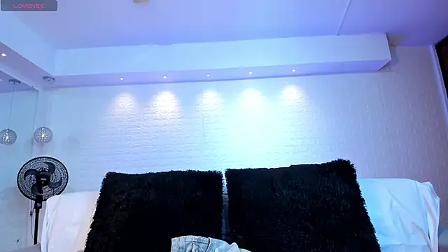 Snapshot of violet_scott chatting on September 23, 10:51 am violet scott online show from September 23, 10:51 am