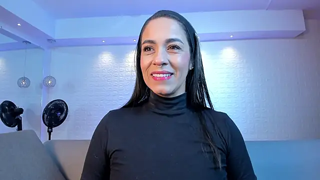 Snapshot of violet_scott chatting on October 10, 10:47 am violet scott online show from October 10, 10:47 am