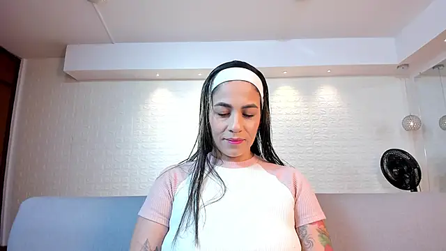 Snapshot of violet_scott chatting on November 22, 10:36 am violet scott online show from November 22, 10:36 am