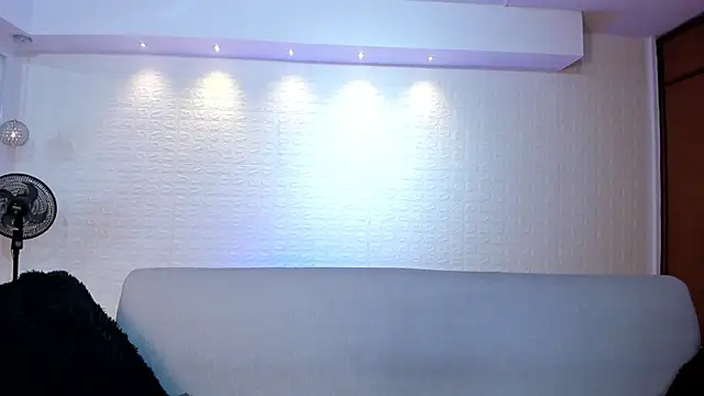 Snapshot of violet_scott chatting on December 15, 10:41 am violet scott online show from December 15, 10:41 am