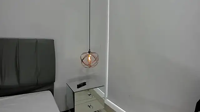 Cherllynn online show from March 6, 4:07 pm