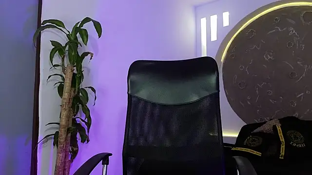 Snapshot of Tatianabr_01 chatting on December 15, 6:34 pm Tatianabr 01 online show from December 15, 6:34 pm