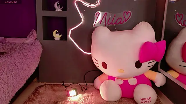 miia  baker online show from July 8, 12:09 pm