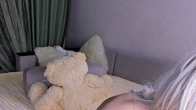 Snapshot of Sweeet_Barbie chatting on April 2, 4:04 pm Sweeet Barbie online show from April 2, 4:04 pm