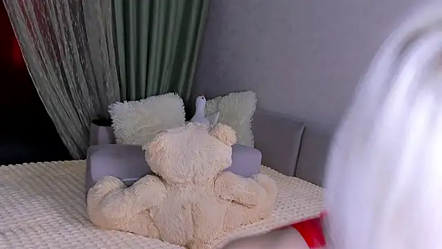 Snapshot of Sweeet_Barbie chatting on May 21, 4:58 pm Sweeet Barbie online show from May 21, 4:58 pm
