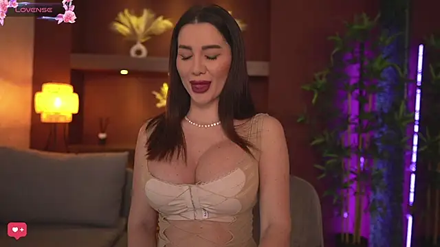 JustinneJade online show from March 4, 6:47 am