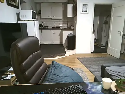 Snapshot of mihaimichael chatting on September 20, 4:02 am mihaimichael online show from September 20, 4:02 am