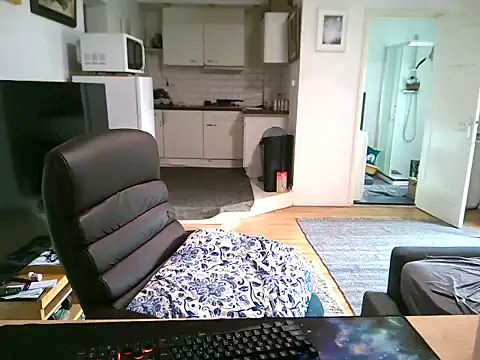 Snapshot of mihaimichael chatting on September 21, 3:02 pm mihaimichael online show from September 21, 3:02 pm